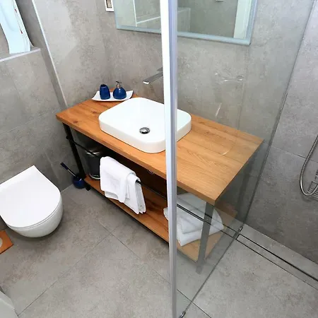 Apartment Lotos *