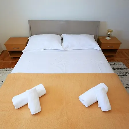 Lotos Apartment Zadar